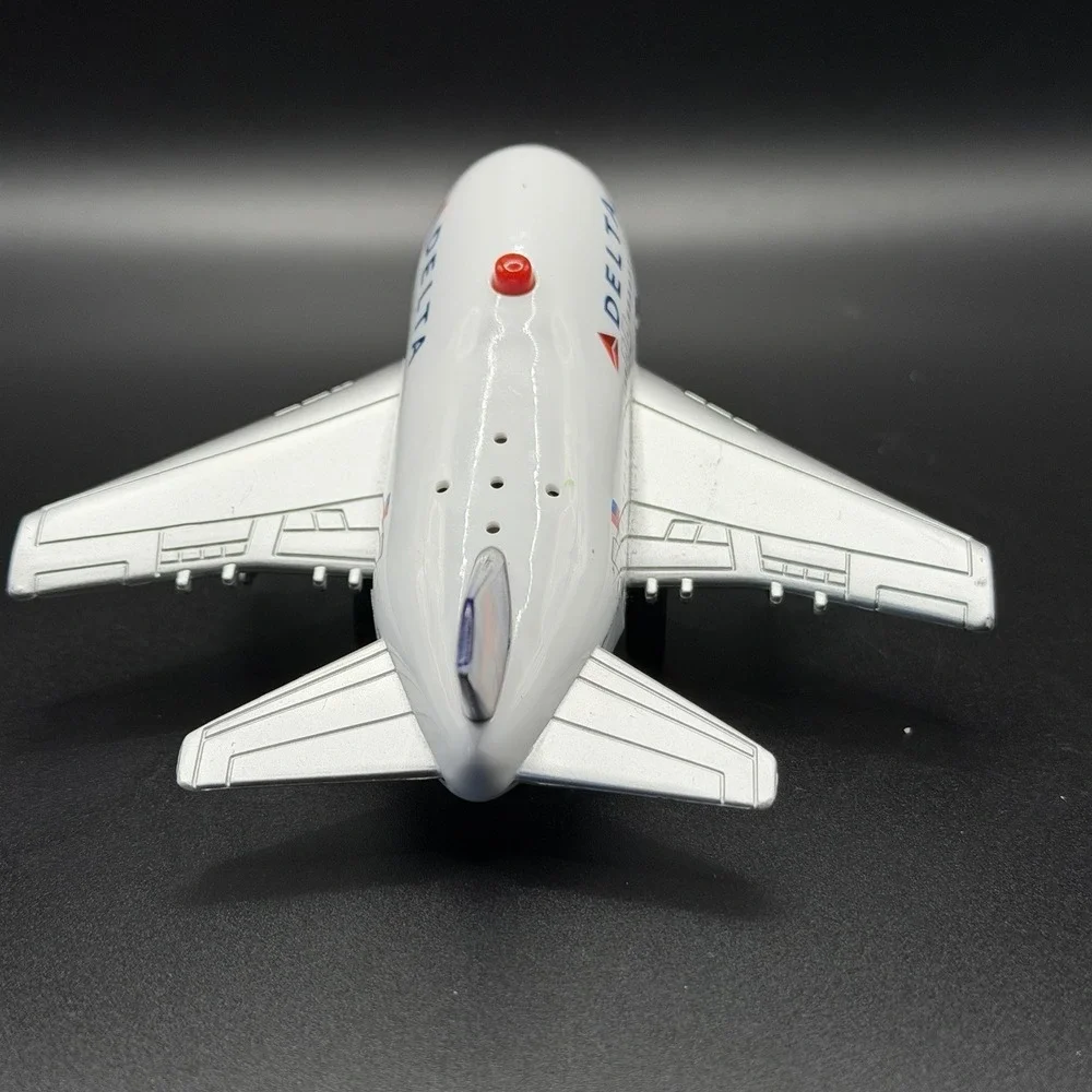 Realtoy Delta Airlines‎ pullback toy jet plane w/ light & sound New Batteries